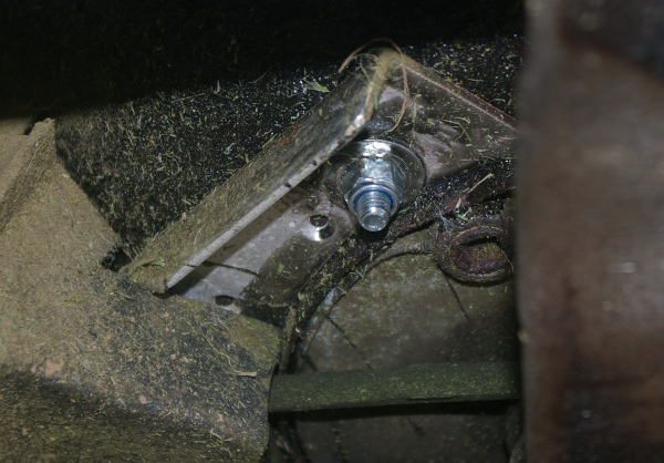 Atco Qualcast Trojan 18S lawnmower engine mounts
